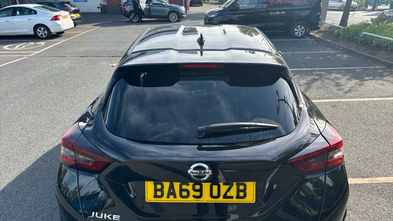 Nissan Juke 1.0 DiG-T N-Connecta 5dr Petrol Hatchback